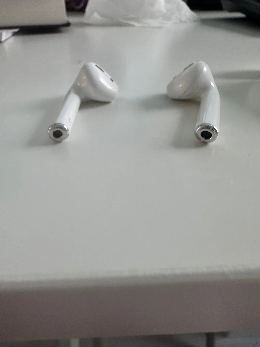 Apple White AirPods with Charging Case (A2031)